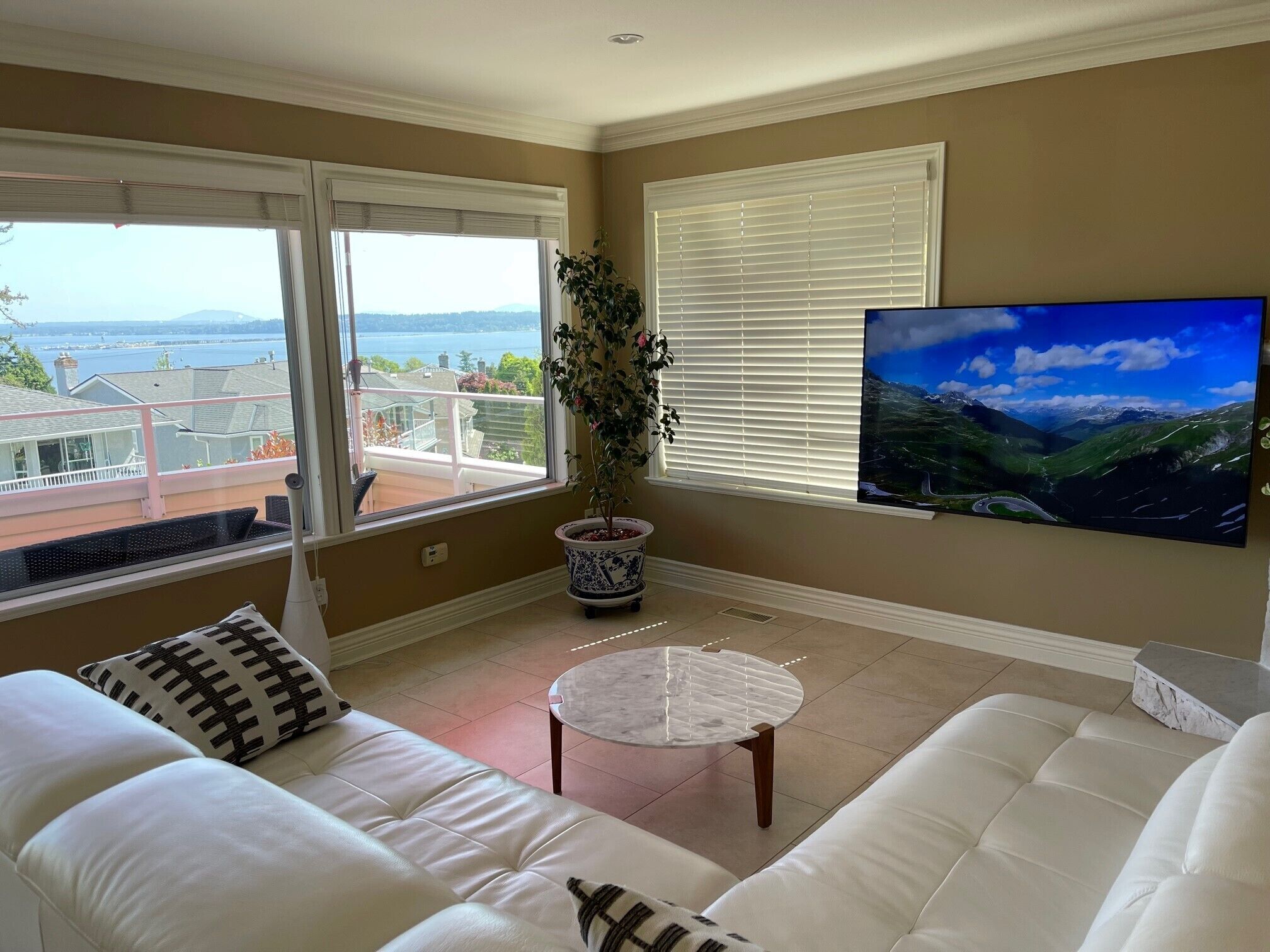 Ocean View & Mount Baker 5 min from the beach! Canada longest pier, restaurant