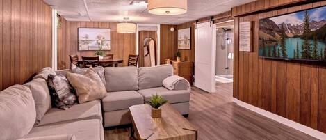 Smart TV, fireplace