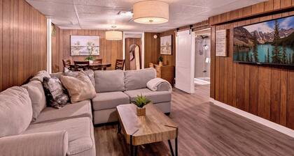 Spacious & Cozy ~ Mins to Downtown