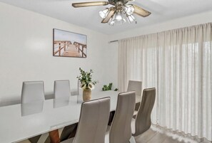 Dining - Spacious & Cozy ~ Mins to Downtown (Springfield)