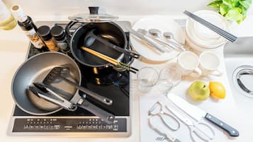 Full-size fridge, microwave, stovetop, electric kettle