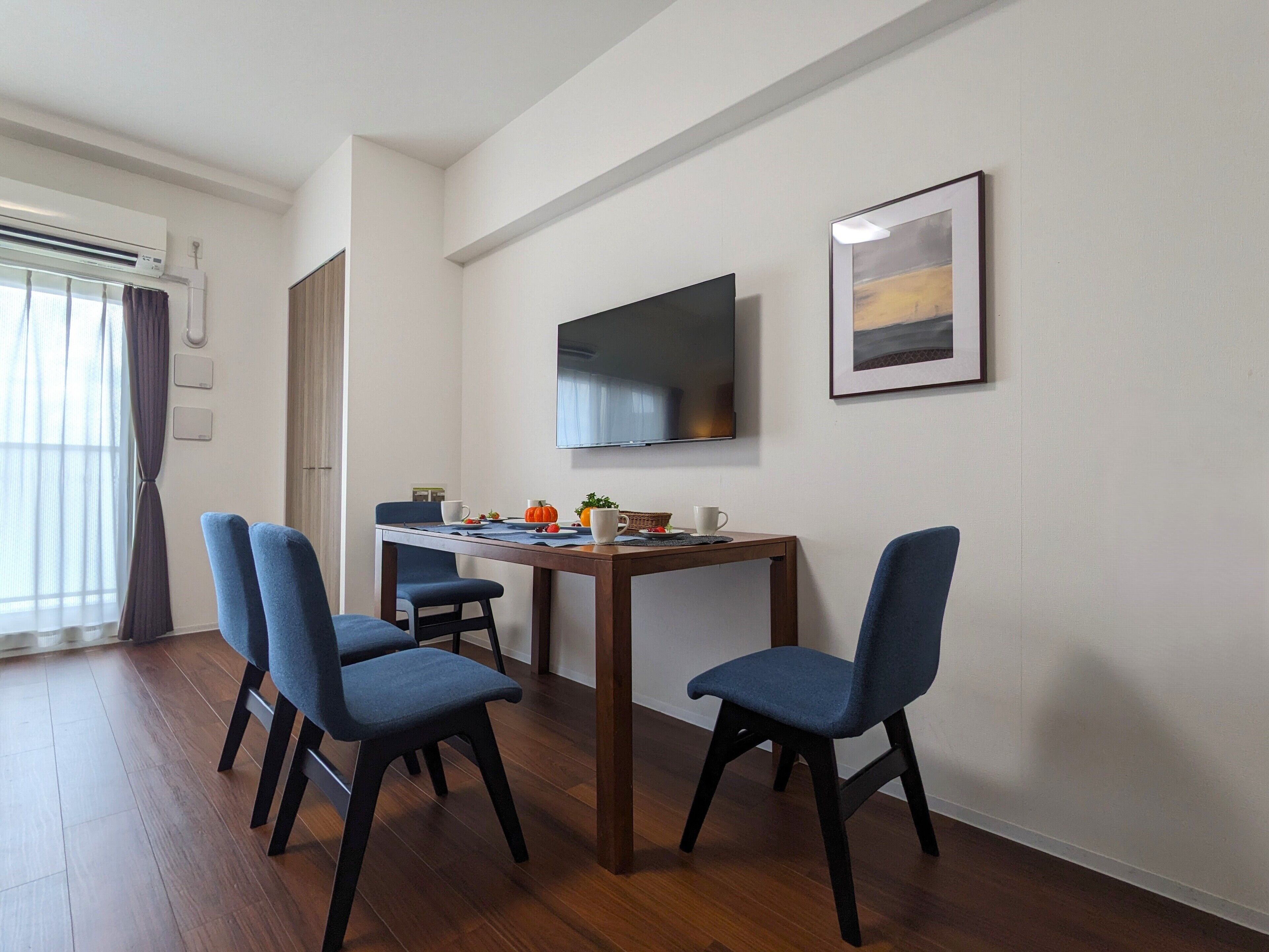 Family Triple Room | Living area | 24-inch flat-screen TV with digital channels, TV