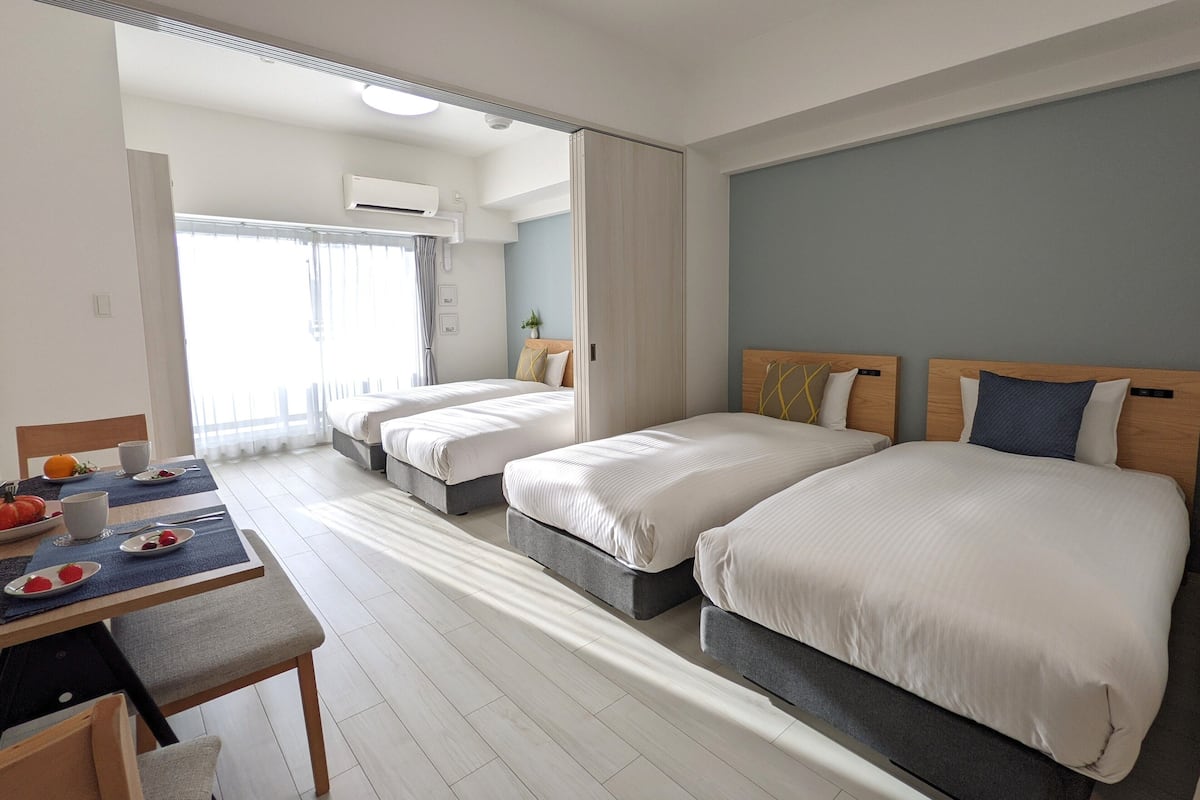 ห้องสแตนดาร์ดสำหรับสี่ท่าน | เครื่องนอนระดับพรีเมียม, ผ้าม่านกันแสง, เตารีด/โต๊ะรีดผ้า