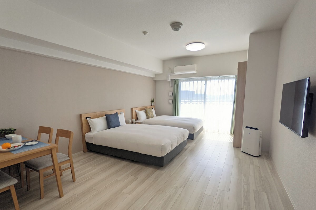 Habitación Deluxe con 2 camas individuales | Ropa de cama de alta calidad y cortinas opacas