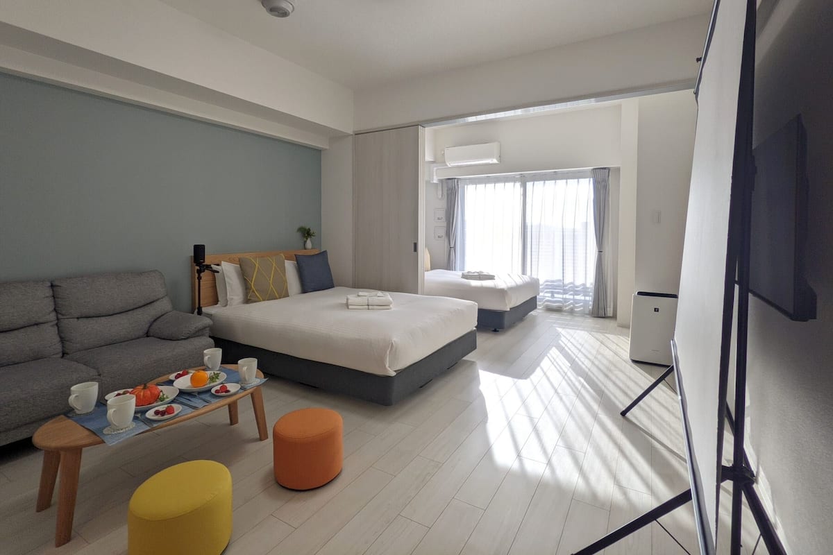 Ropa de cama de alta calidad y cortinas opacas
