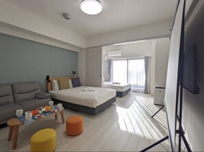 Premium bedding, blackout curtains, soundproofing, cots/infant beds - Eslead Hotel  Namba Daikokucho (Osaka)