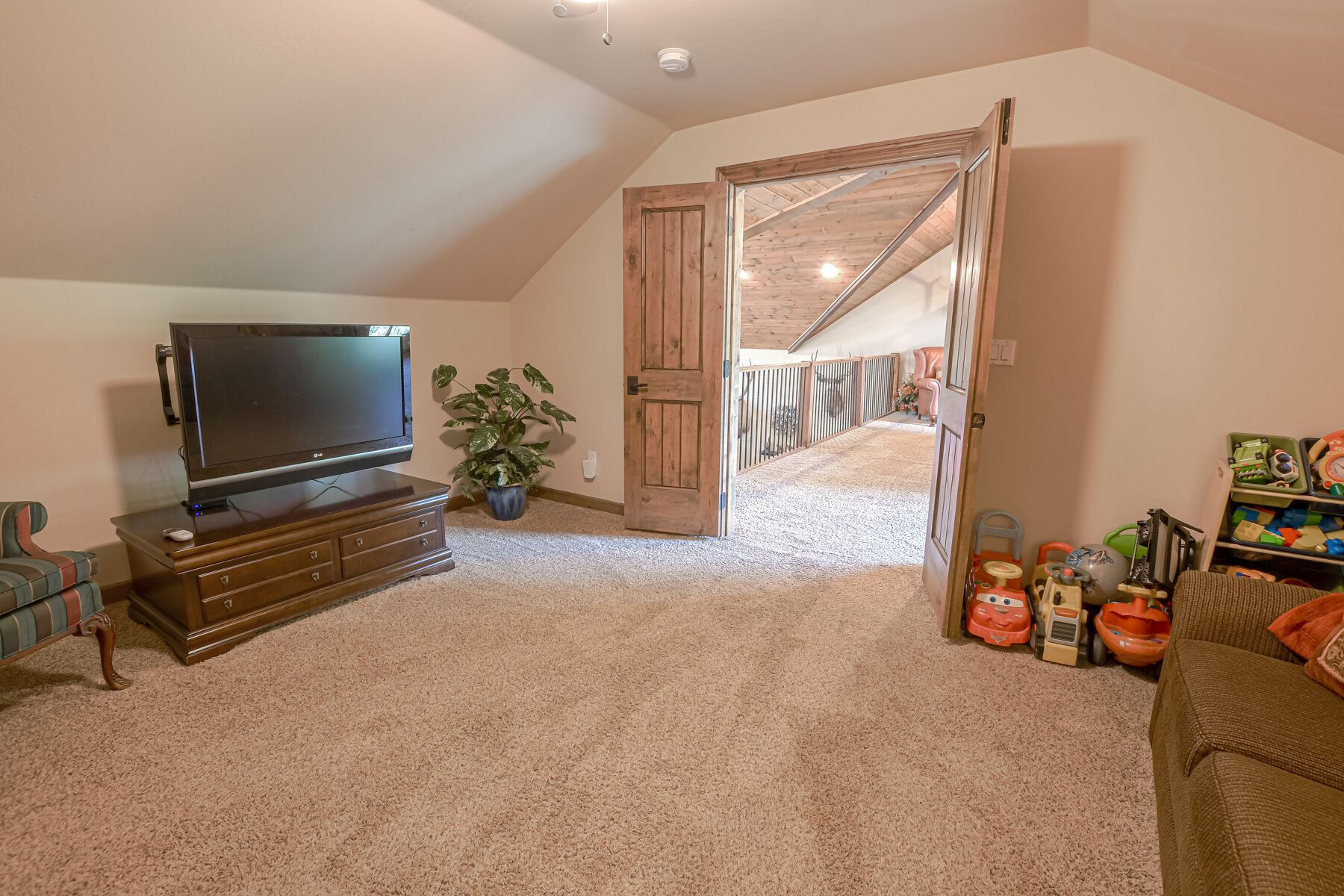 Deep Forest Porch is back! Amazing outdoor living in beautiful gated community!