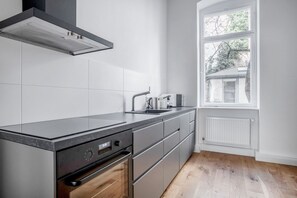 Køleskab, mikrobølgeovn, ovn, opvaskemaskine