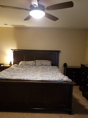 5 bedrooms, WiFi, bed sheets - Fun spacious great entertain house at southwest (Las Vegas)