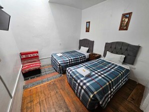Standard Double Room | Desk, free WiFi, bed sheets - Cusco el Conquistador (Cusco)