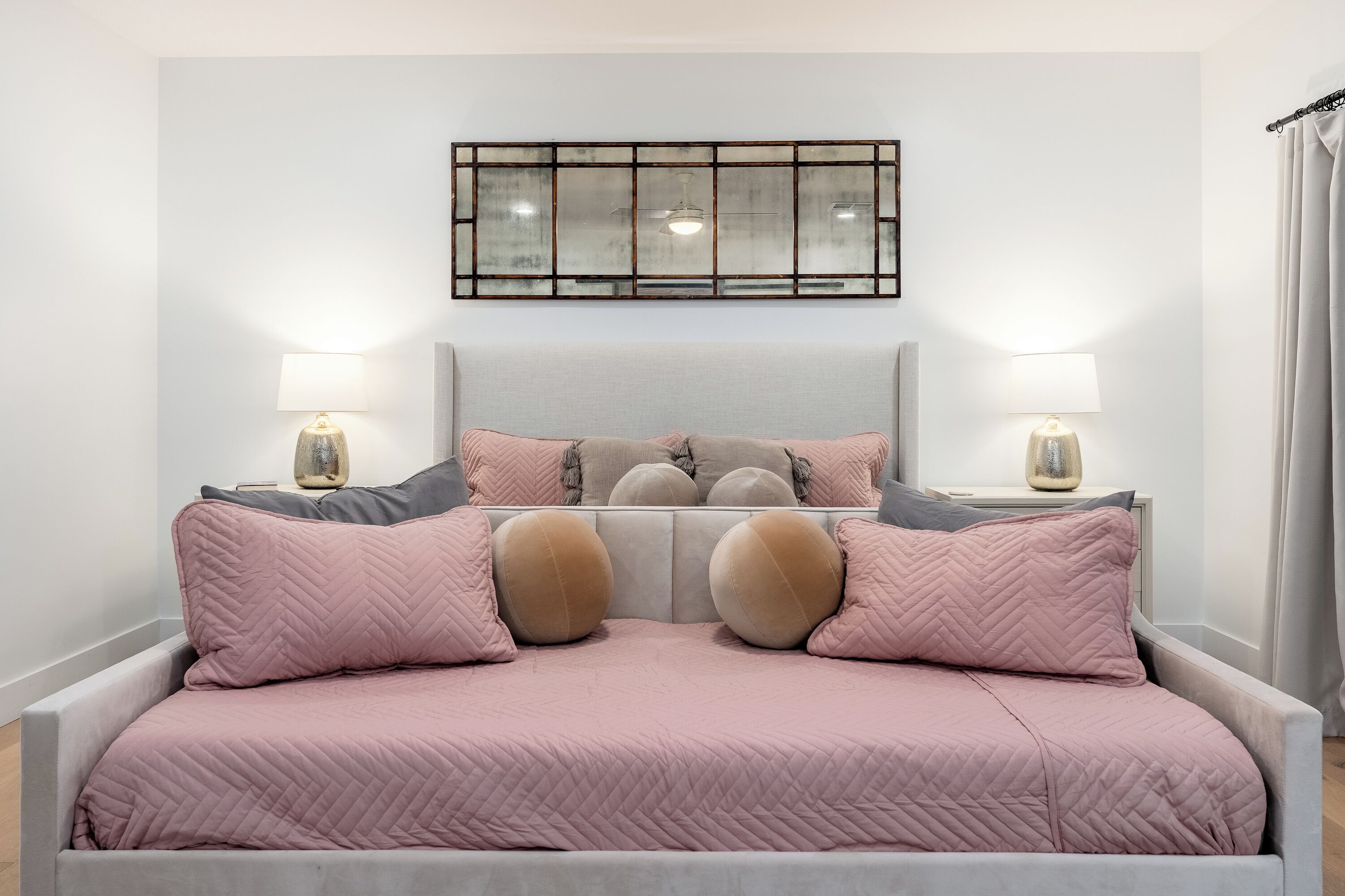 7 chambres, fer et planche à repasser, lit parapluie, Wi-Fi gratuit