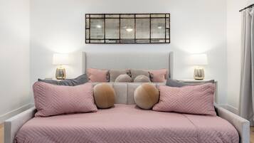 7 chambres, fer et planche à repasser, lit parapluie, Wi-Fi gratuit