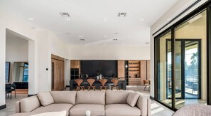 TV connectée, cheminée