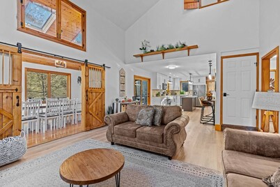 Experience the views from the hot tub or stargaze on the deck. Play games, relax around the fire pit, and make memories to last a lifetime!