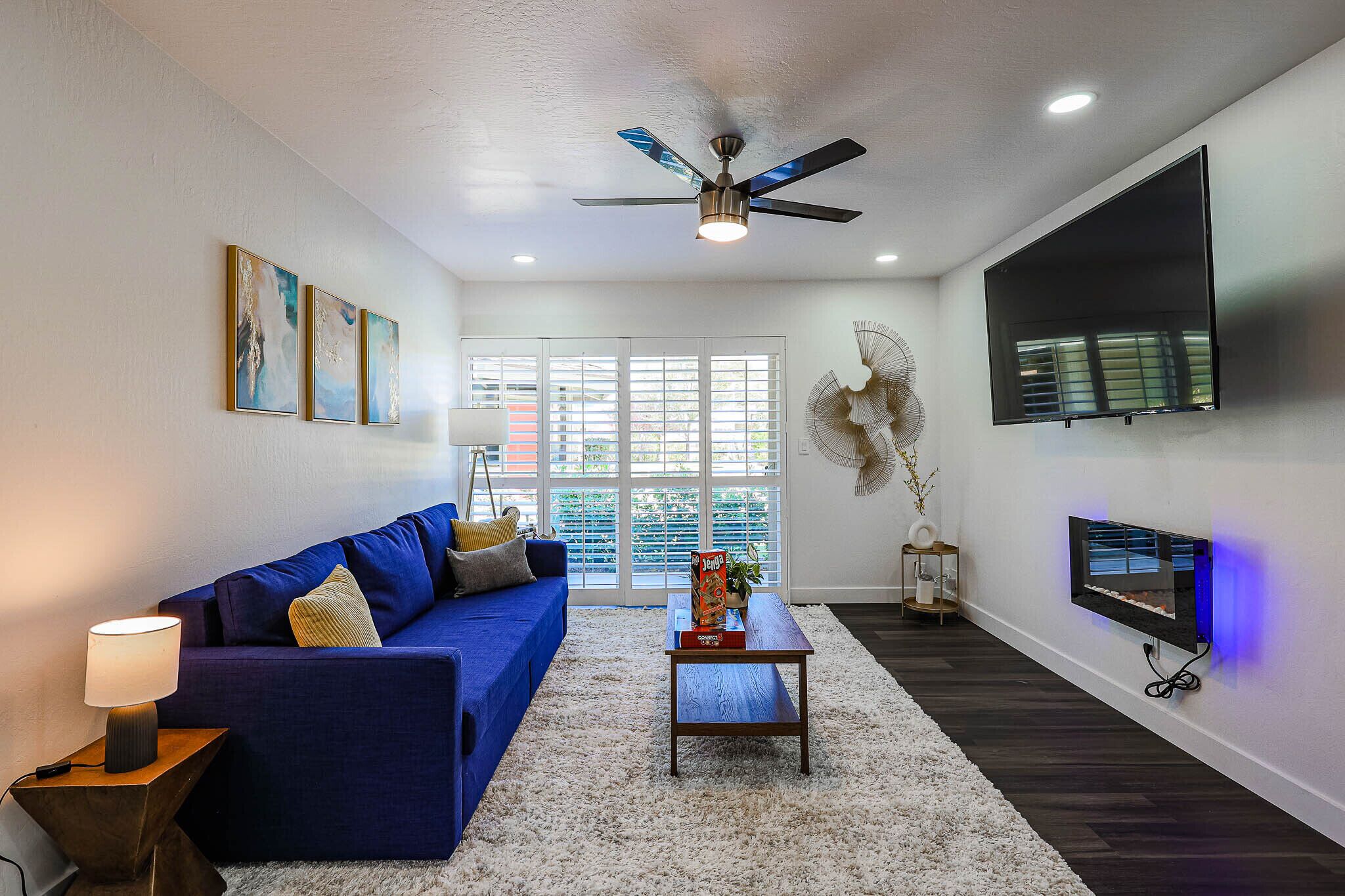 Stylish Condo Across from Fashion Square w/ POOL!