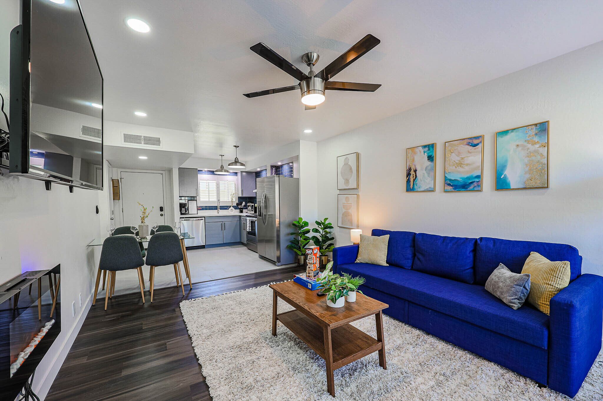 Stylish Condo Across from Fashion Square w/ POOL!