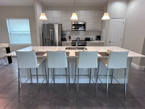 Fridge, microwave, stovetop, dishwasher - 195MCV: 4 Bed with Private Baths and Pool (Haines City)