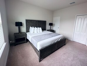 6 bedrooms, iron/ironing board, WiFi, bed sheets - 200KB: 6 Bedroom Pool Home In Resort Community (Haines City)