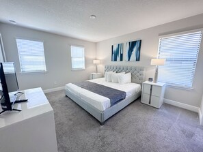 4 habitaciones, tabla de planchar con plancha, wifi y ropa de cama 