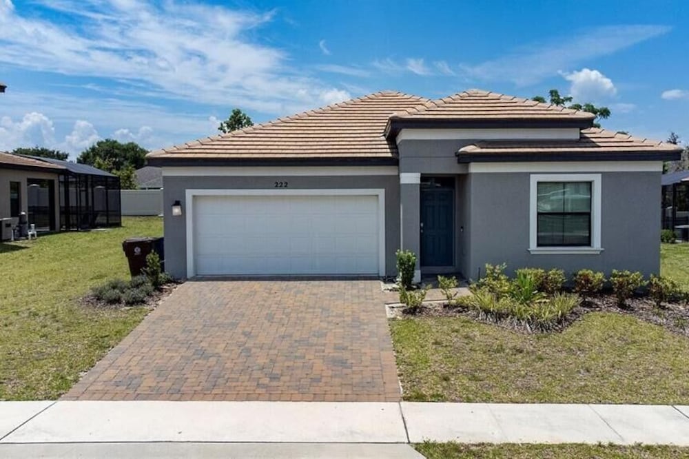 222MCV: 4 Bed Luxury Resort Pool Home w/ Water Park-Near Legoland