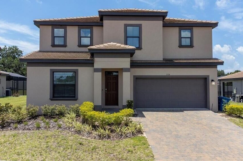 224MCV: 4 Bed Luxury Resort Pool Home w/ Water Park-Near Legoland