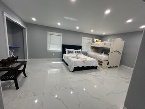 6 habitaciones, tabla de planchar con plancha, wifi y ropa de cama 