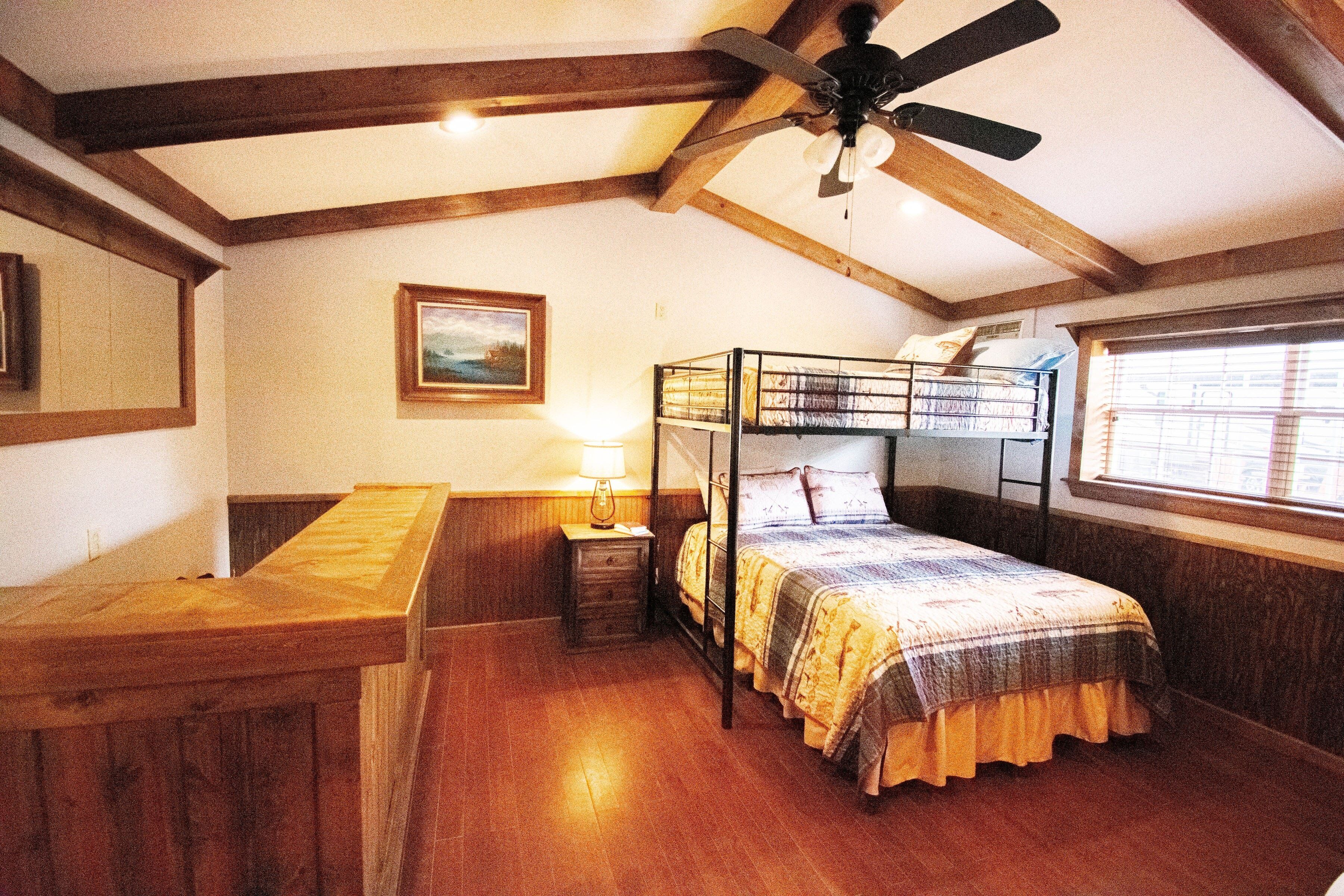 Shoreline's Barndominium, - short walk to Lake Texoma 