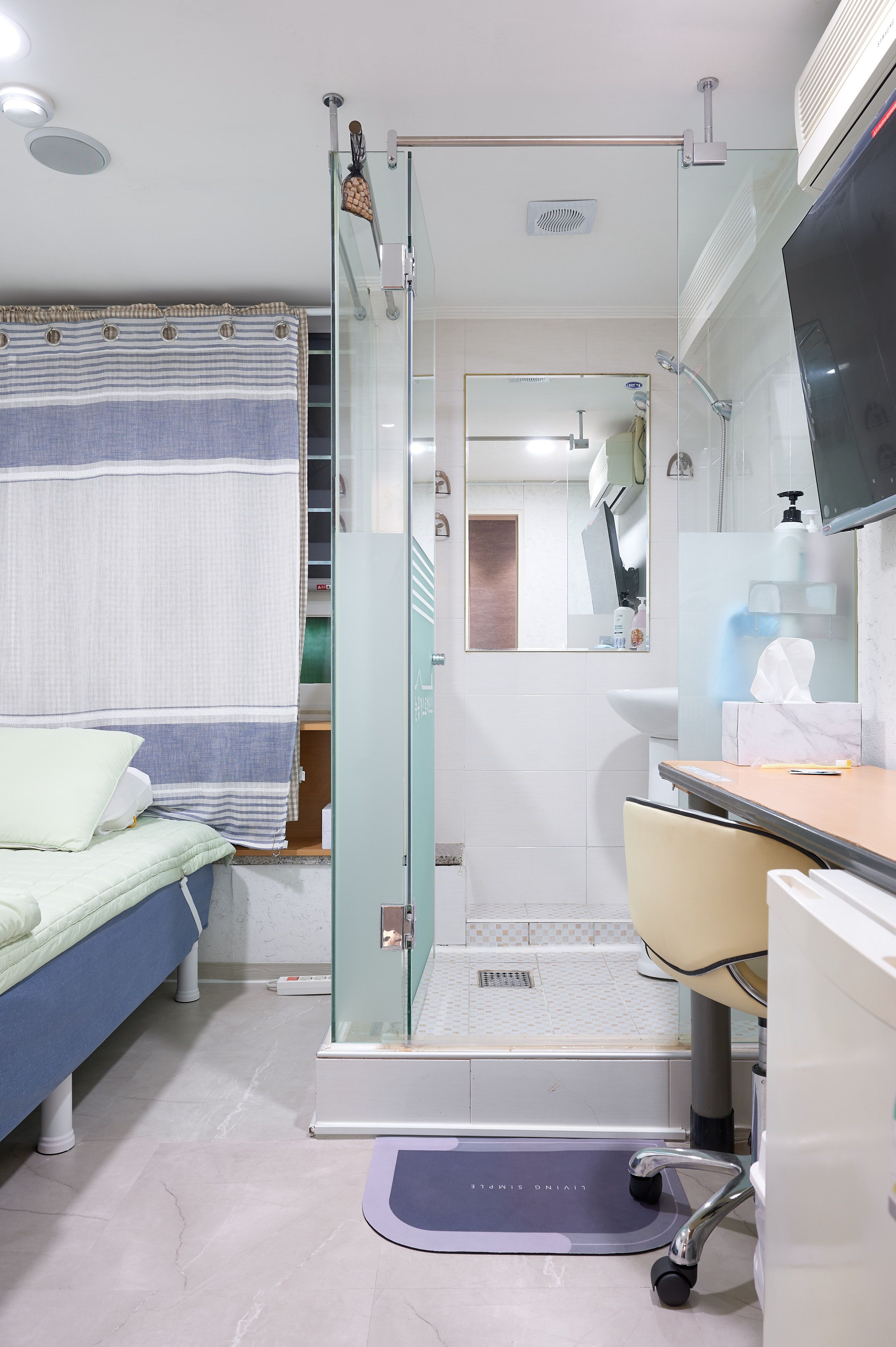 Deluxe Single Room [Fitness coupon + free buffet all day] | Individually decorated, desk, laptop workspace, blackout drapes