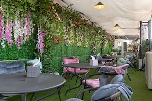 Petit déjeuner en libre-service compris tous les jours