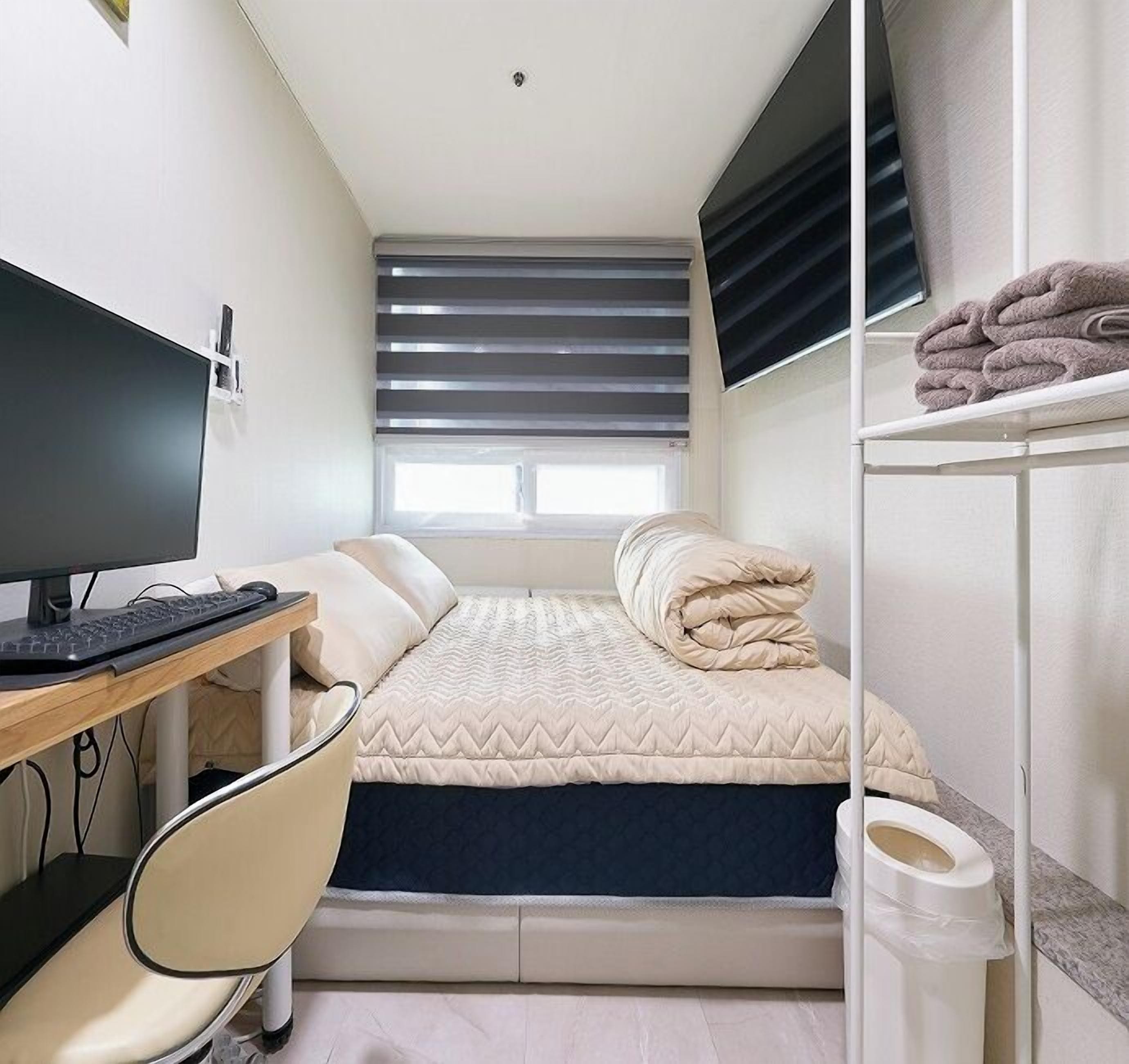 Deluxe Double Room, Non Smoking [Fitness coupon + free buffet all day] | Individualmente decorados, escrivaninha