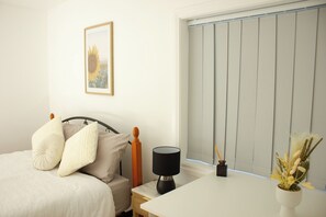 3 Schlafzimmer, Schreibtisch, Bügeleisen/Bügelbrett, WLAN