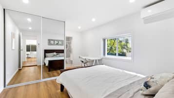 3 bedrooms, desk, iron/ironing board, WiFi