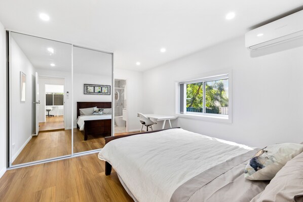 3 bedrooms, desk, iron/ironing board, WiFi