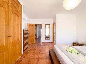 3 soverom, skrivebord, strykejern/-brett og wi-fi