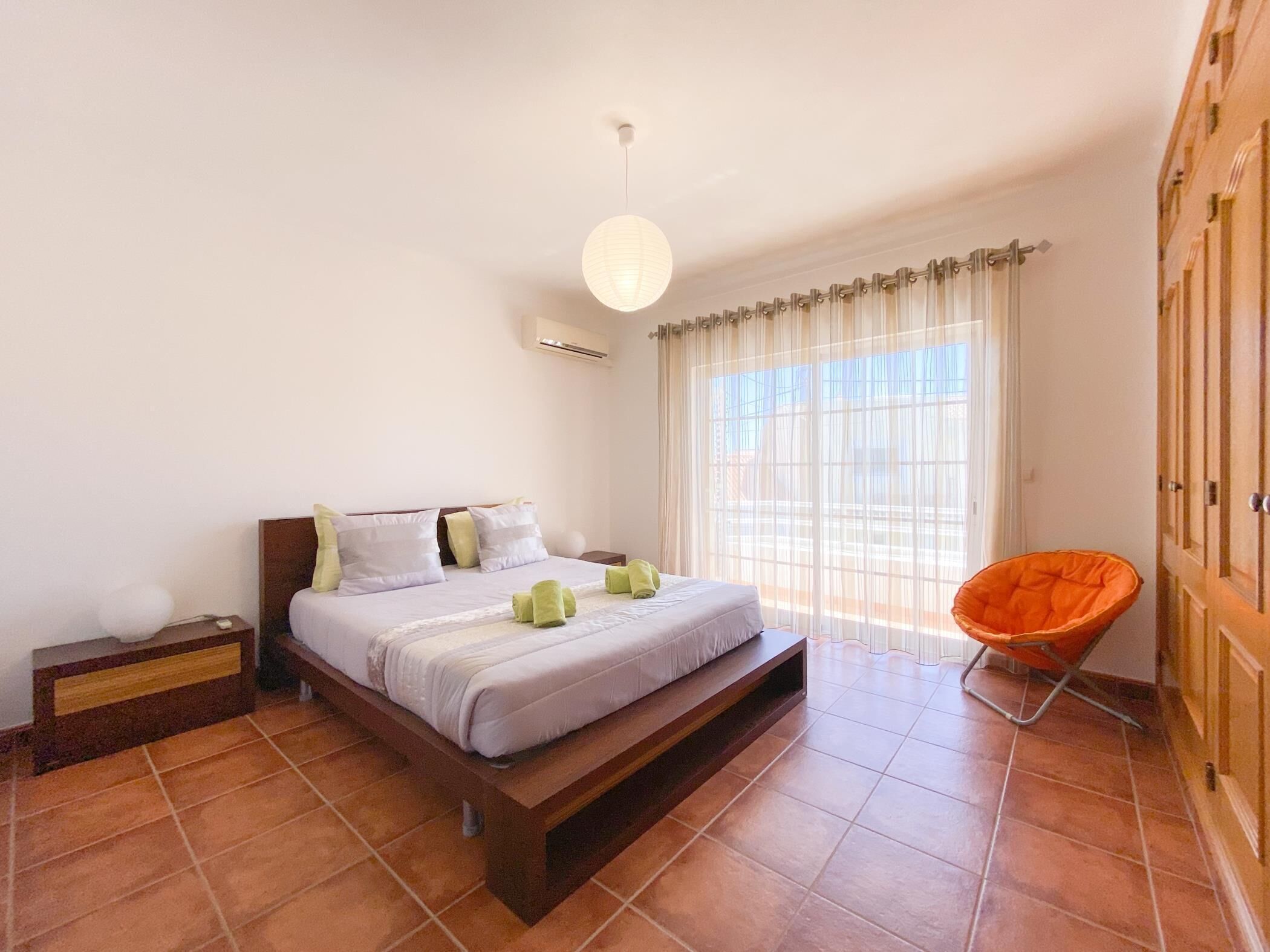 3 bedrooms, desk, iron/ironing board, WiFi