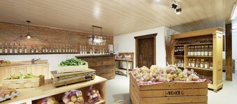 Holiday Apartment "Winzerhof Wörner" with Mountain View, Shared Garden & Wi-Fi