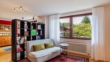 TV, tavolo da ping pong, impianto stereo