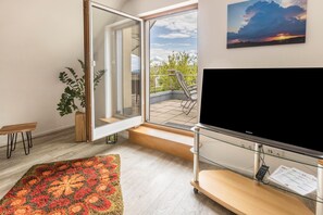Interior - Apartment 'Über Der Alten Gärtnerei' with Lake View, Balcony and Wi-Fi (Allensbach)