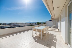 Outdoor dining - Apartment 'Marina Banús' with Sea View, Wi-Fi and Air Conditioning (Marbella)