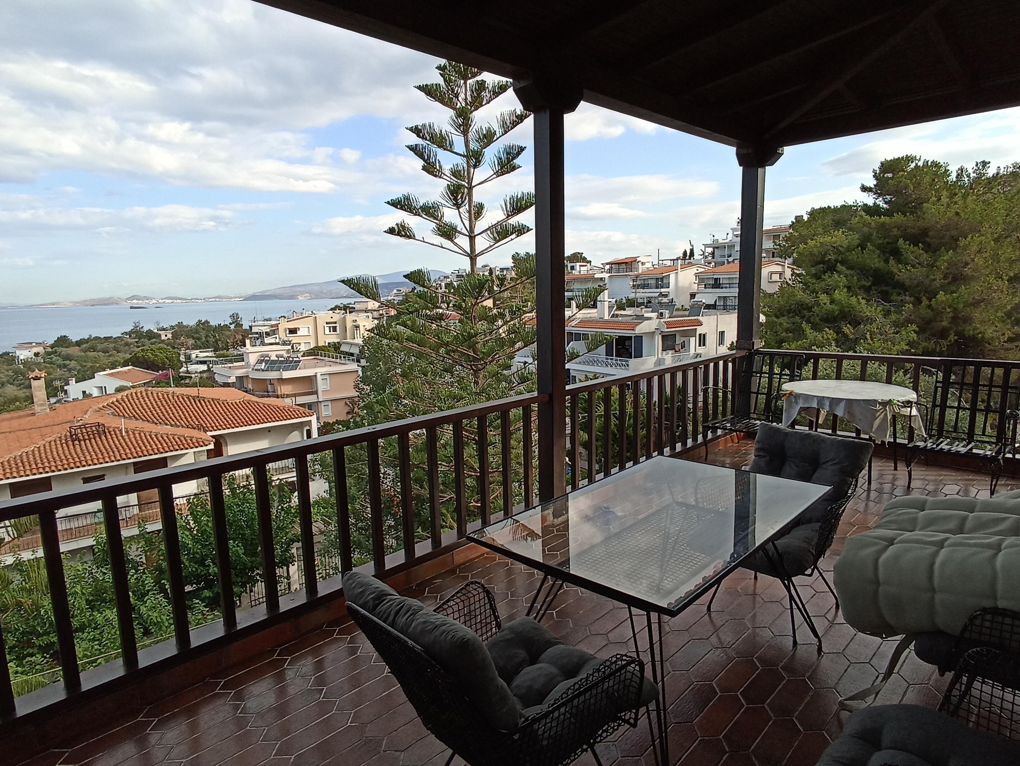Beautiful 2-Bed House in Saronida