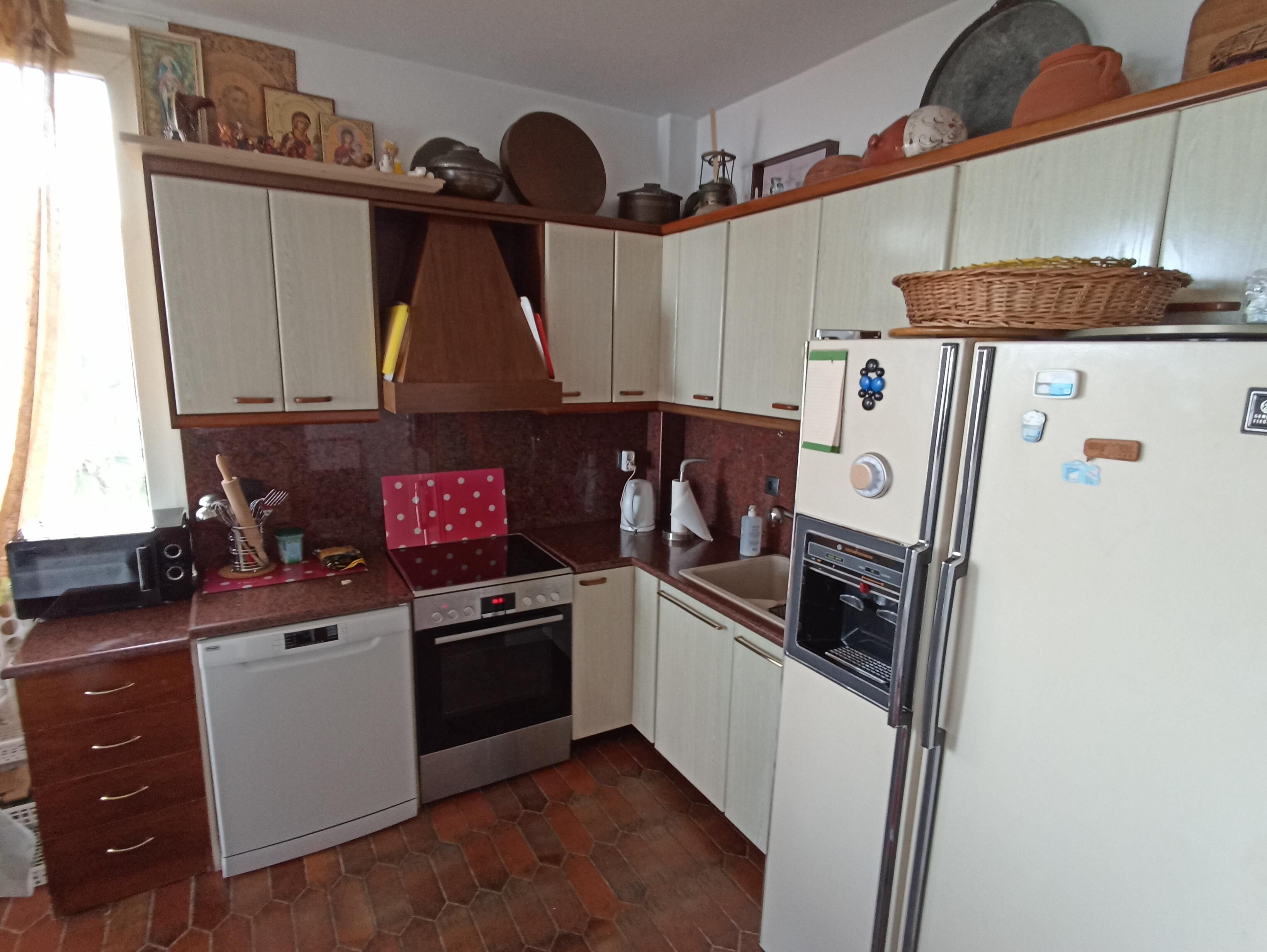 Beautiful 2-Bed House in Saronida