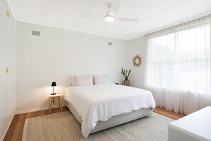 3 bedrooms, iron/ironing board, Internet