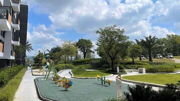 Khu vui chơi trẻ em - ngoài trời