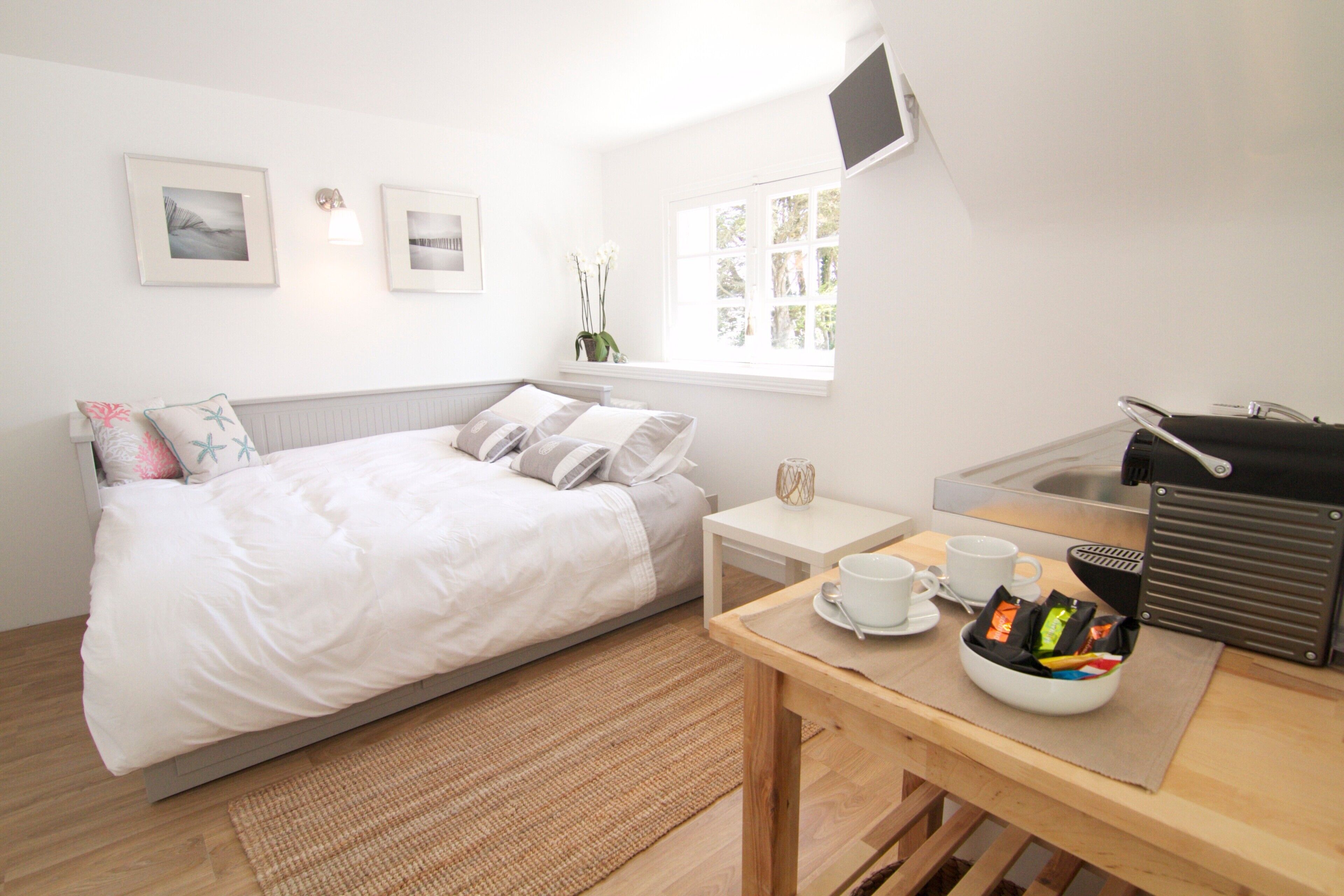 Een strijkplank/strijkijzer, gratis wifi, beddengoed