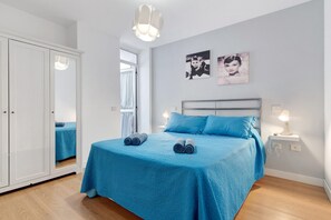 1 habitación, tabla de planchar con plancha, wifi gratis y ropa de cama 