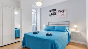 1 habitación, tabla de planchar con plancha, wifi gratis y ropa de cama