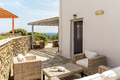 Holiday Home 'Anemologio 301 Tinos' with Sea View, Wi-Fi and Air Conditioning