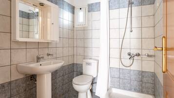 Ducha, secador de pelo, toallas