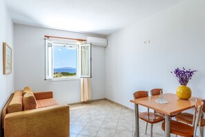 Dining - Holiday Home 'Anemologio 101 Tinos' with Sea View, Wi-Fi and Air Conditioning (Laouti)