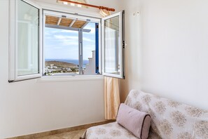 Interior - Holiday Home 'Anemologio 304 Tinos' with Sea View, Wi-Fi and Air Conditioning (Laouti)